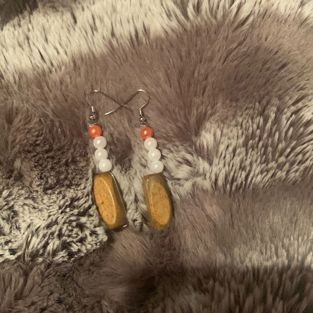 Fashion earrings orange and white